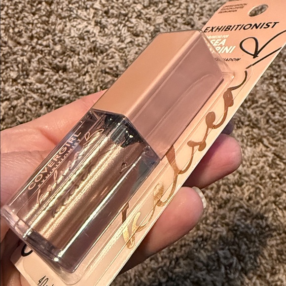 COVERGIRL Exhibitionist Kelsea Ballerini Liquid Glitter Eyeshadow - Glitter Up - Picture 8 of 9
